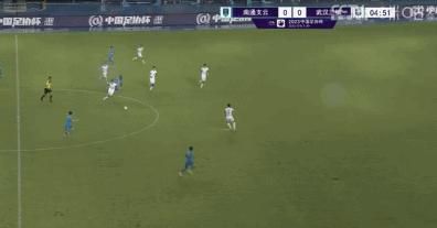 不过，与其他精英不一样的是，叶辰赚钱，并非为了实现什么个人价值，他只是想积攒足够的实力，将来能够查明父母死亡的真相，并且在查明真相后，能够以绝对的优势碾压自己的仇人。